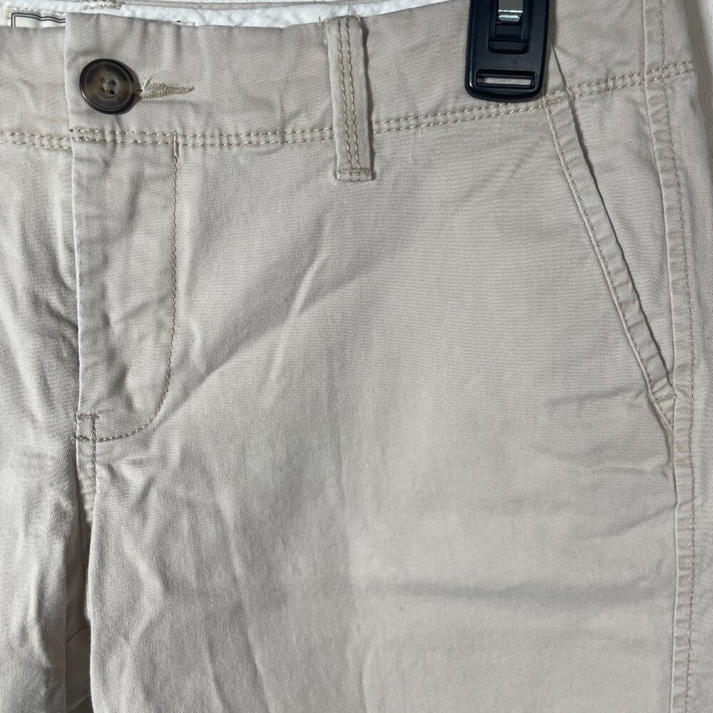 Women’s Old Navy Khaki Perfect Bermuda Shorts Low Rise, Size 8 - Picture 2 of 7